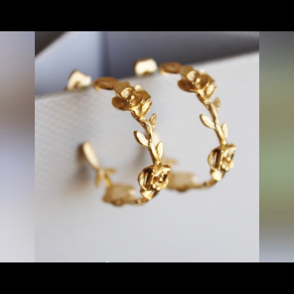 Gold rose hoop earrings